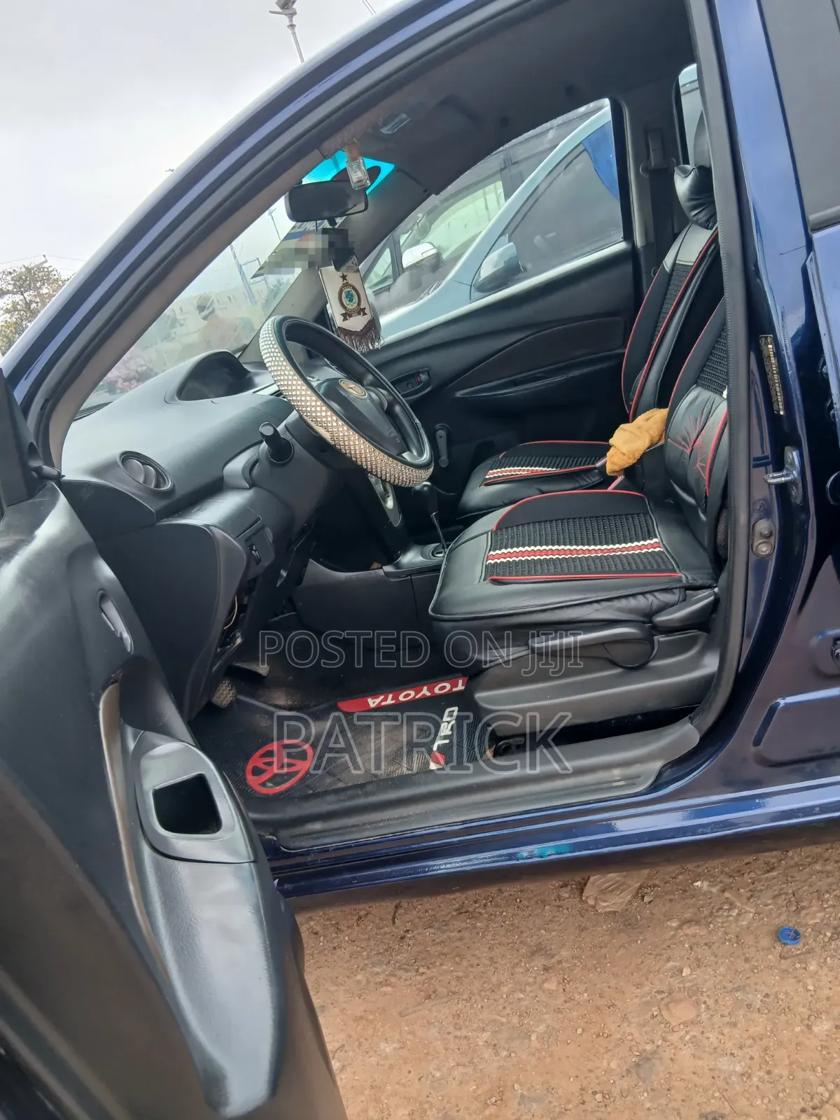 Toyota Yaris Base Sedan 4dr 2010 Black