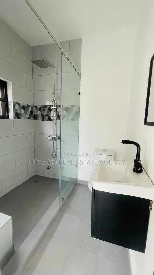 4bdrm House in Sefdard Properties, Ablekuma for sale