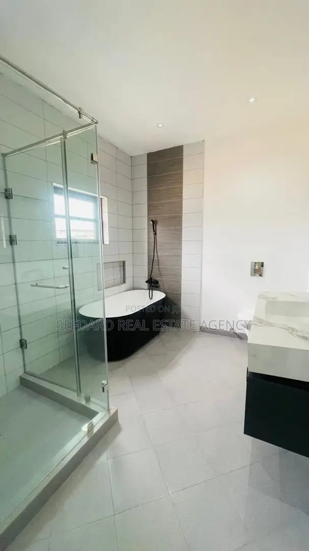 4bdrm House in Sefdard Properties, Ablekuma for sale