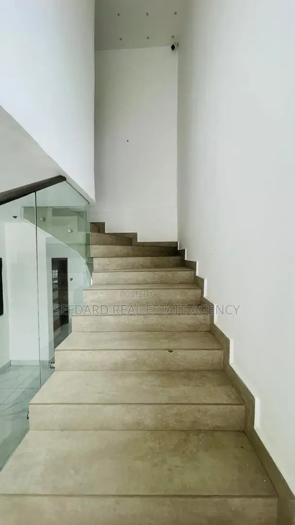 4bdrm House in Sefdard Properties, Ablekuma for sale