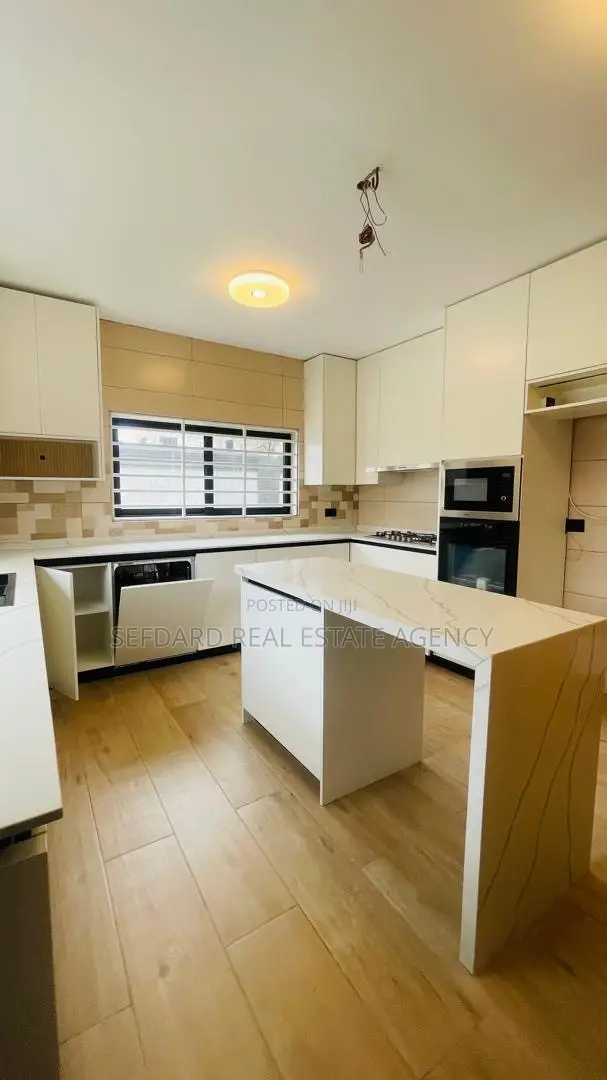 4bdrm House in Sefdard Properties, Ablekuma for sale