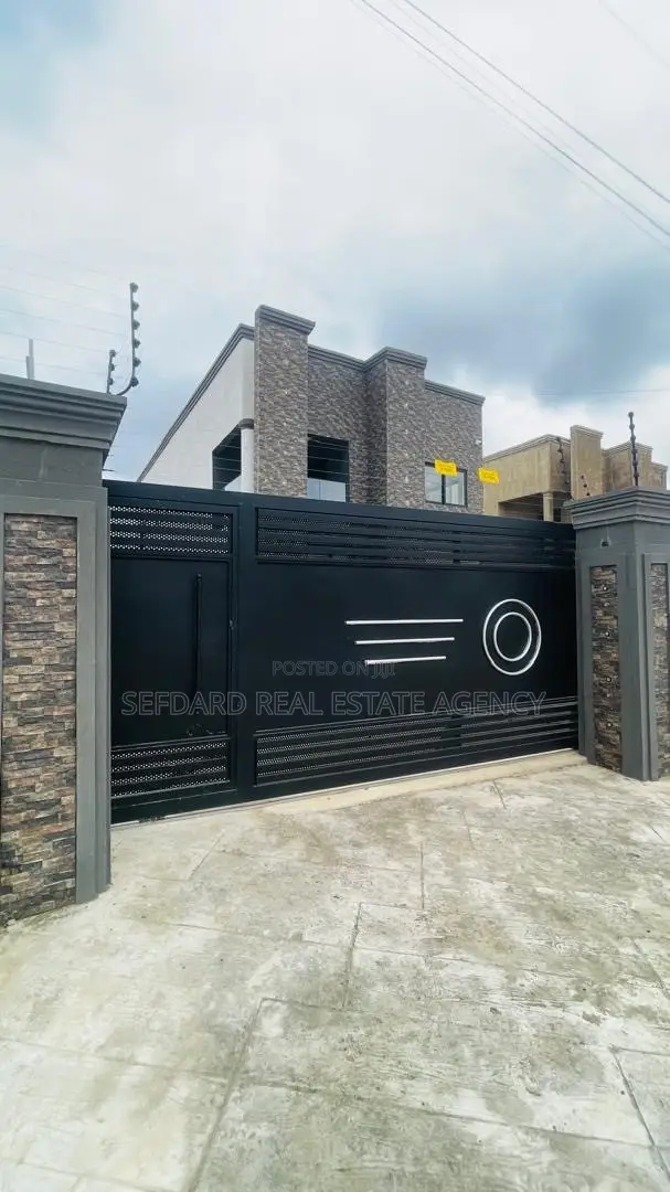 4bdrm House in Sefdard Properties, Ablekuma for sale