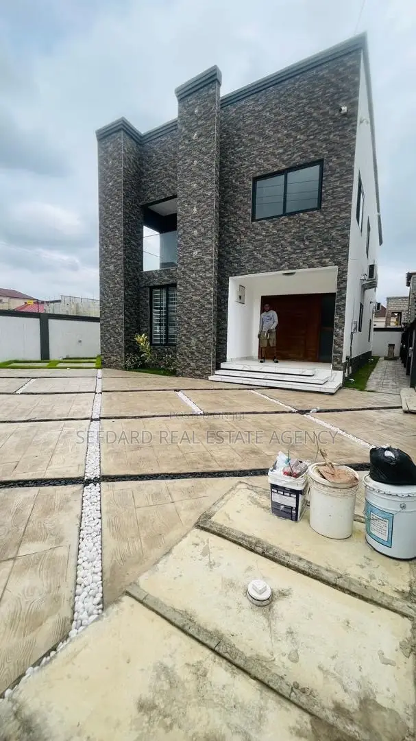 4bdrm House in Sefdard Properties, Ablekuma for sale