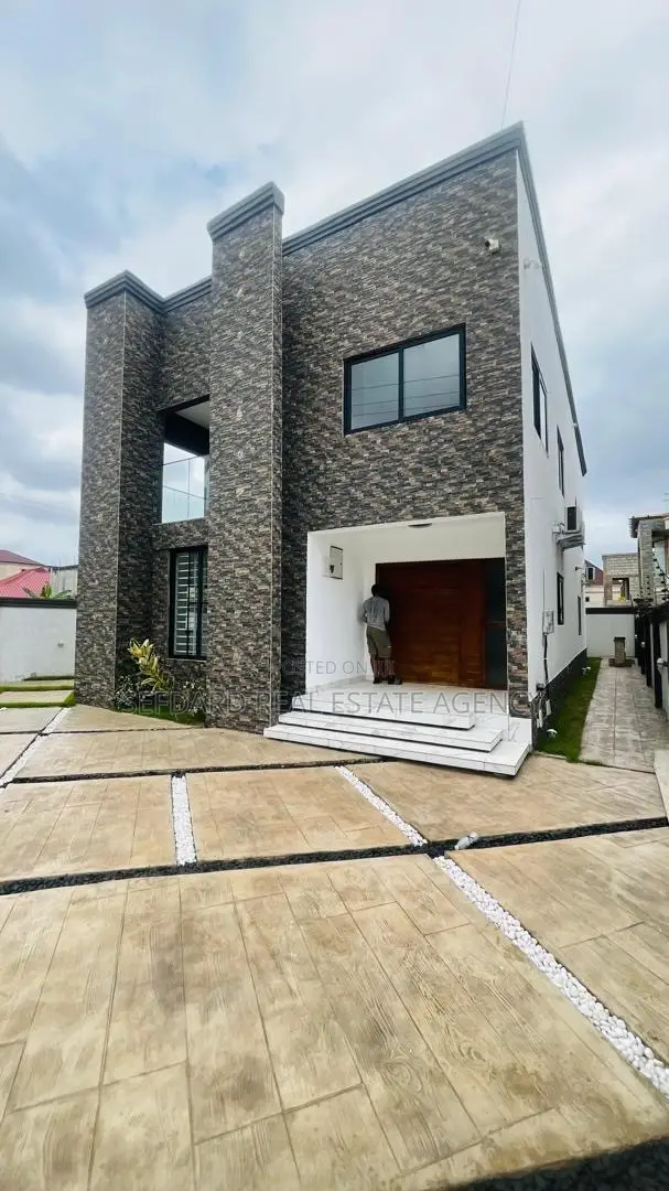 4bdrm House in Sefdard Properties, Ablekuma for sale