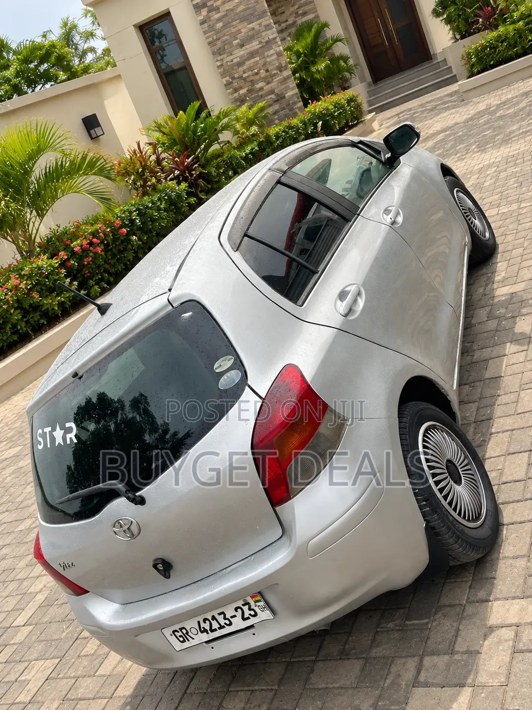 Toyota Vitz 1.5 FWD 5dr 2010 Silver