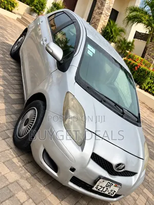 Toyota Vitz 1.5 FWD 5dr 2010 Silver