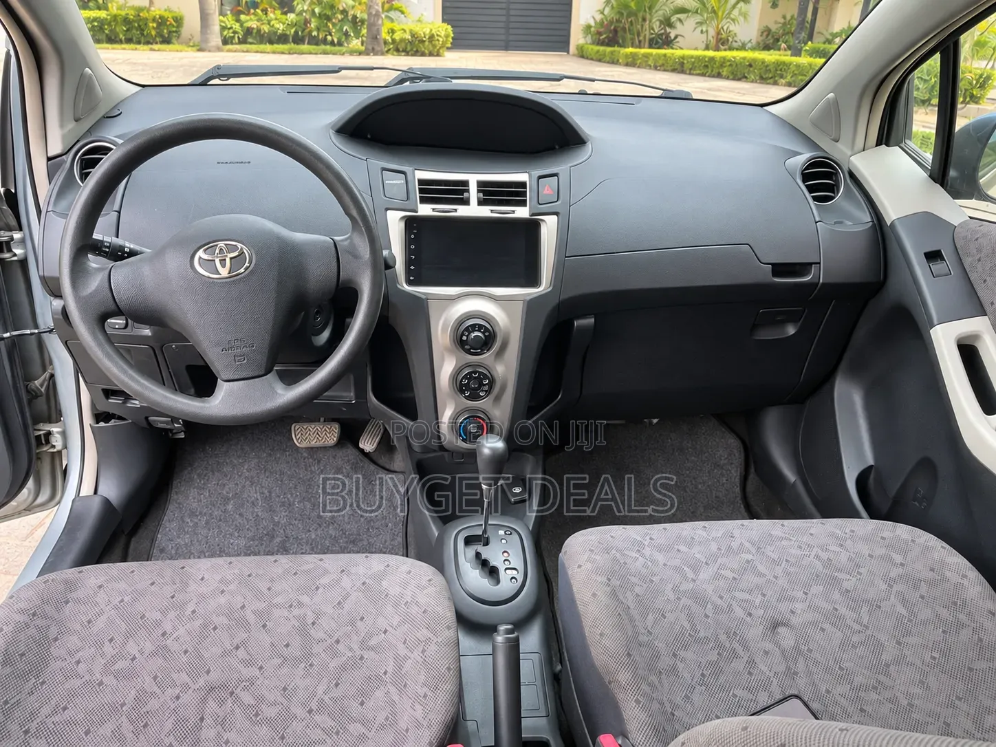Toyota Vitz 1.5 FWD 5dr 2010 Silver