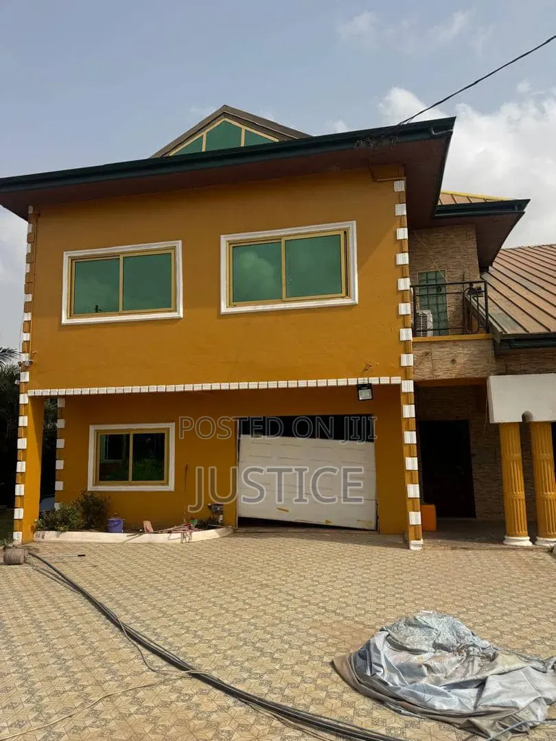 6bdrm House in Adenta, Housing Down for rent