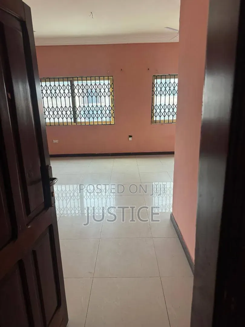 6bdrm House in Adenta, Housing Down for rent