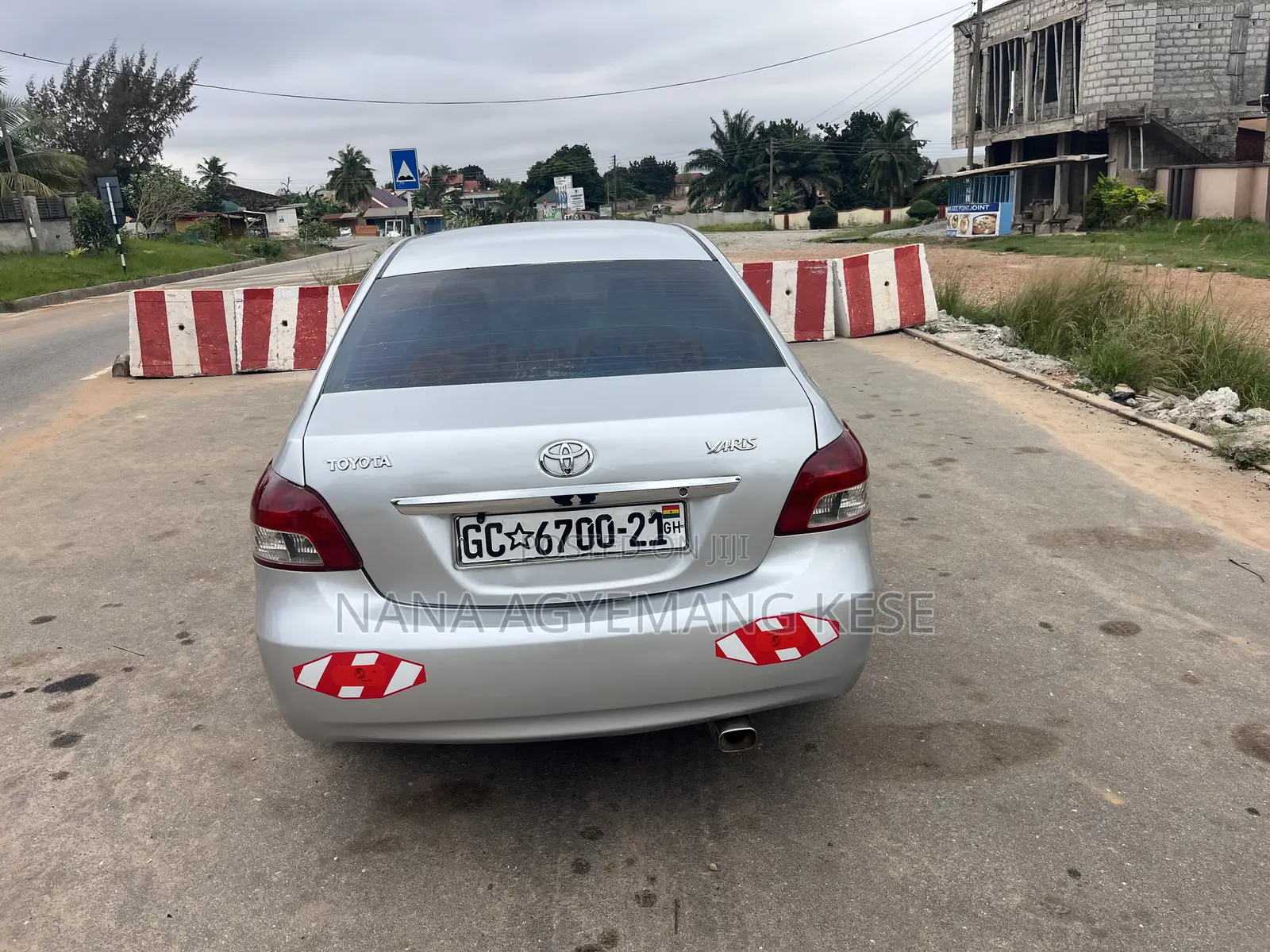 Toyota Yaris Base Sedan 4dr 2010 Silver