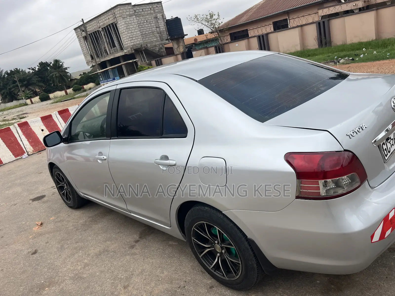 Toyota Yaris Base Sedan 4dr 2010 Silver
