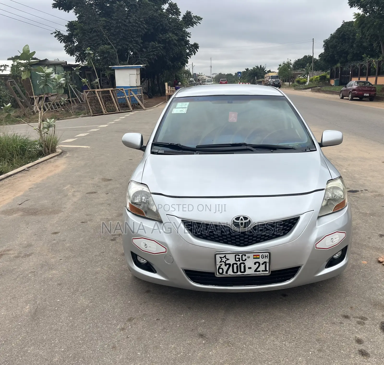 Toyota Yaris Base Sedan 4dr 2010 Silver