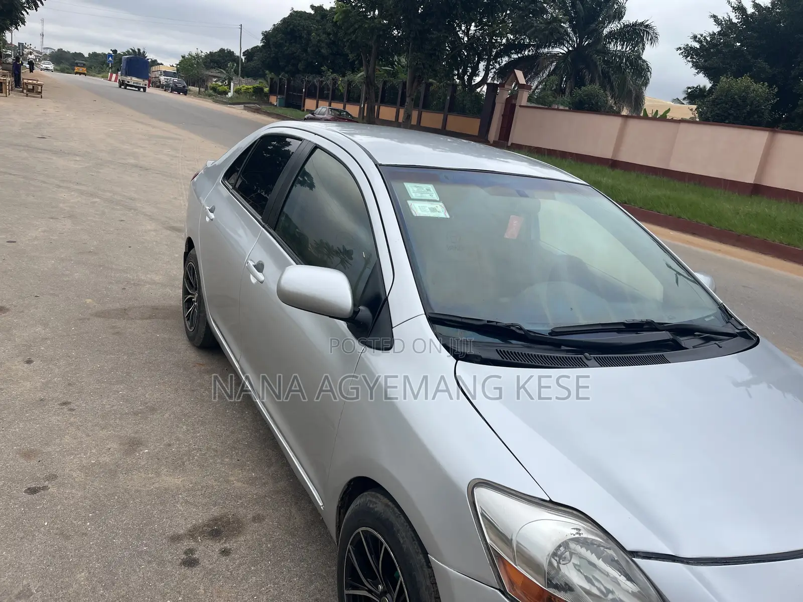 Toyota Yaris Base Sedan 4dr 2010 Silver