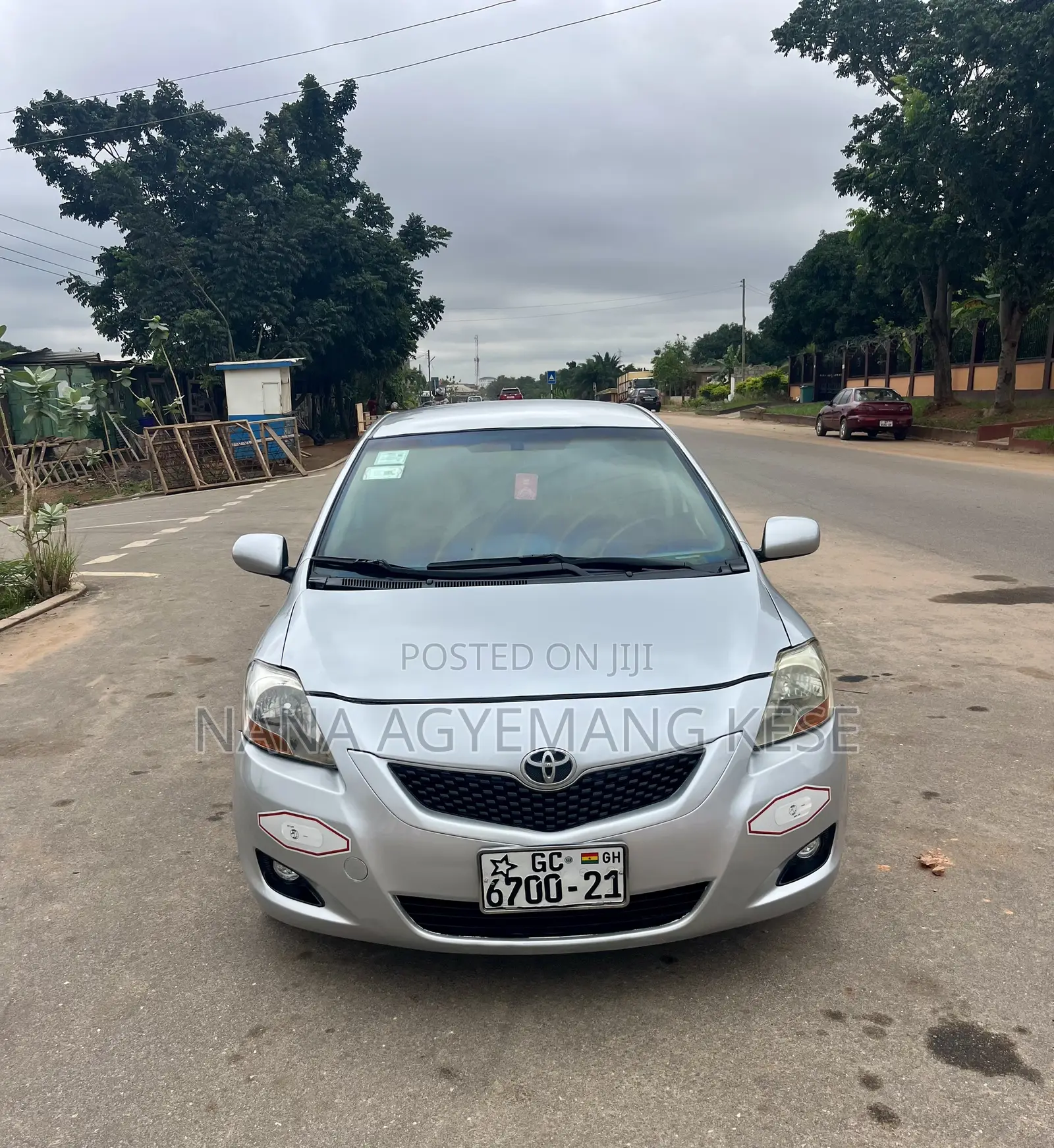 Toyota Yaris Base Sedan 4dr 2010 Silver