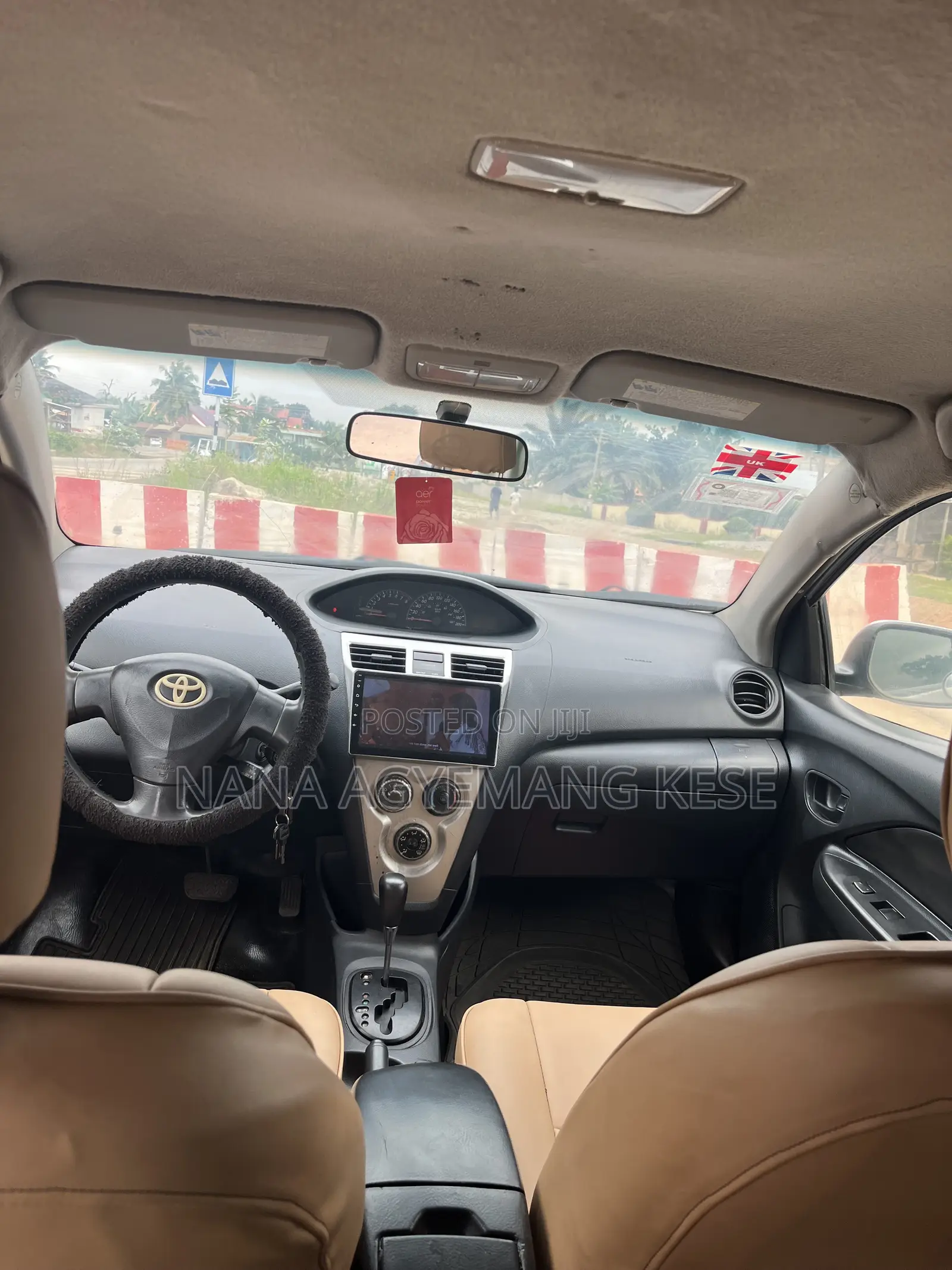 Toyota Yaris Base Sedan 4dr 2010 Silver