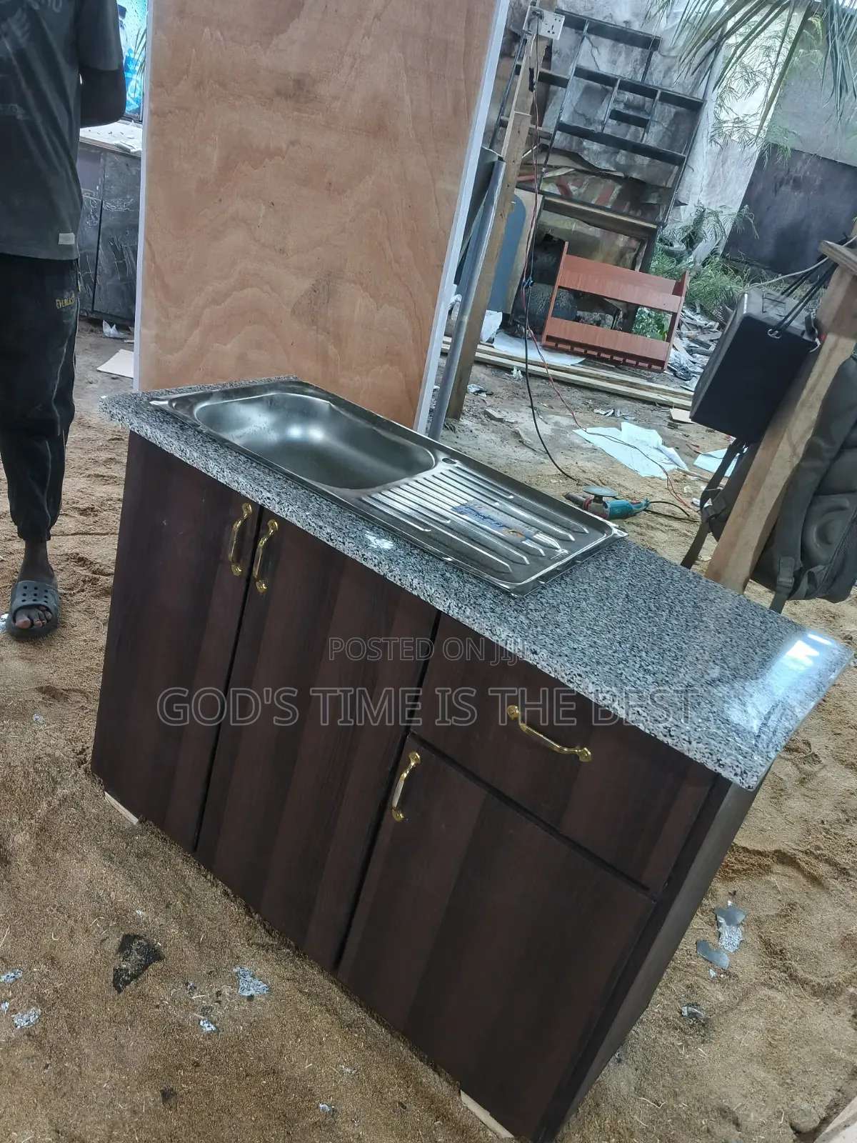 Four Feet Cabinet With Sink