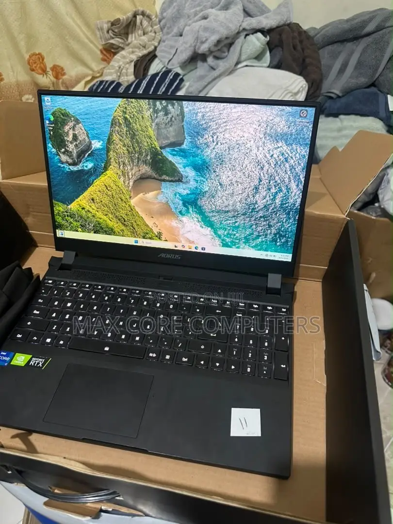 Laptop Gigabyte Aorus 32GB Intel SSD 1T