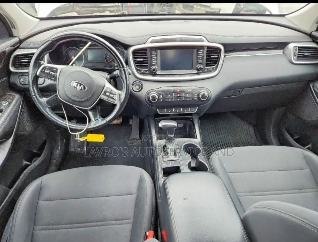 Kia Sorento 2.4L LX FWD 2019 White