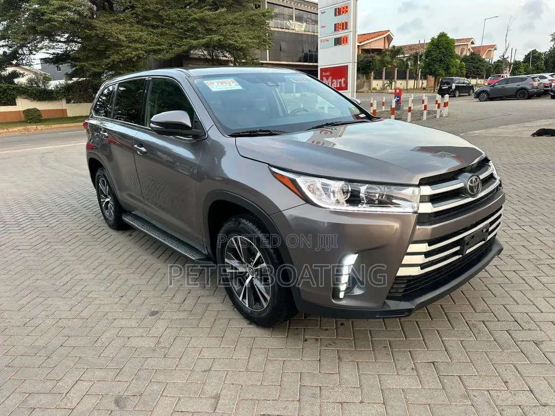 Toyota Highlander LE Plus 2019 Gray