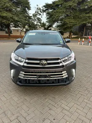 Toyota Highlander LE Plus 2019 Gray