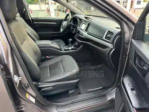 Toyota Highlander LE Plus 2019 Gray