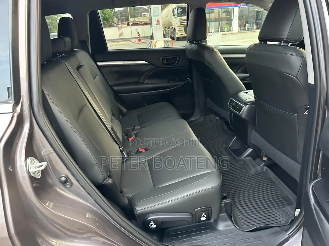 Toyota Highlander LE Plus 2019 Gray