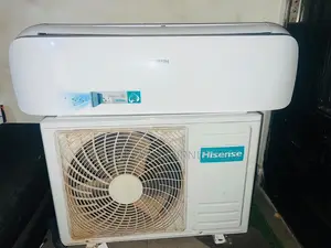 Hisense 2.5 HP AIRCONDITION With All Accessories ( 2 Months Used )