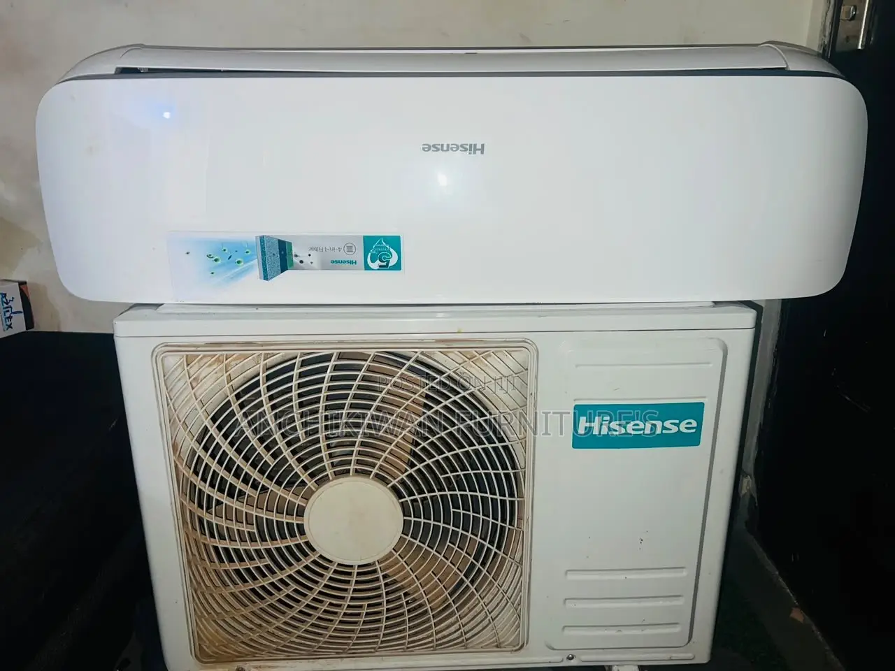 Hisense 2.5 HP AIRCONDITION With All Accessories ( 2 Months Used )
