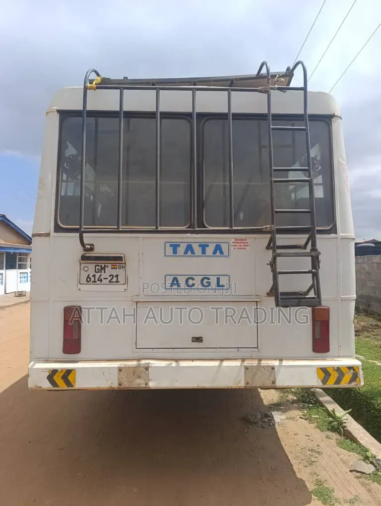 Tata Starbus Ultra Skool 2021 White