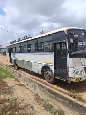 Tata Starbus Ultra Skool 2021 White