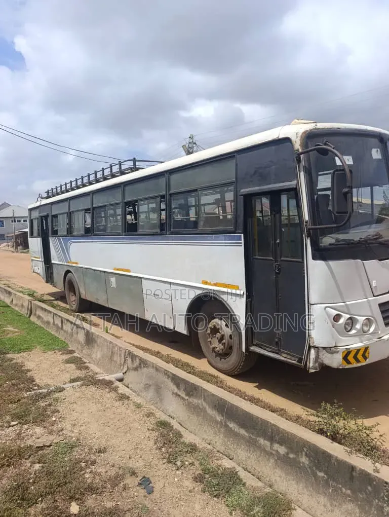 Tata Starbus Ultra Skool 2021 White