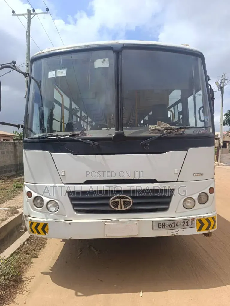 Tata Starbus Ultra Skool 2021 White