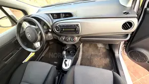 Toyota Vitz 1.0 FWD 5dr 2013 Gray