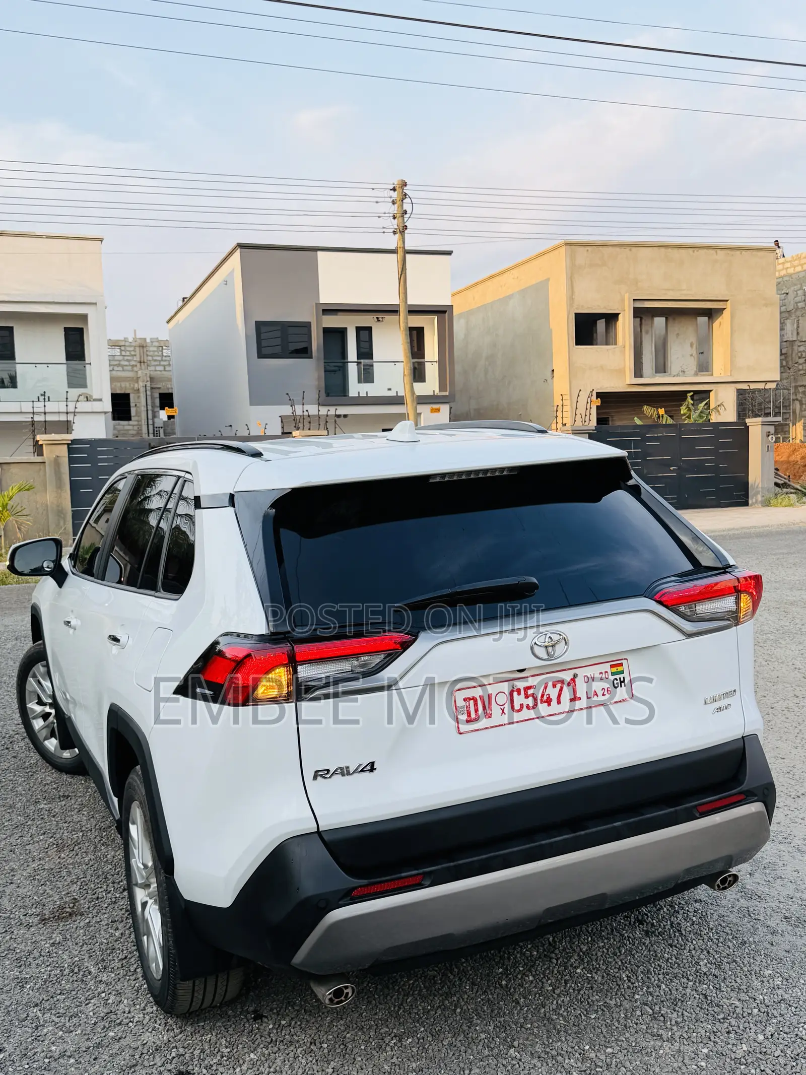 Toyota RAV4 XLE 2025 White