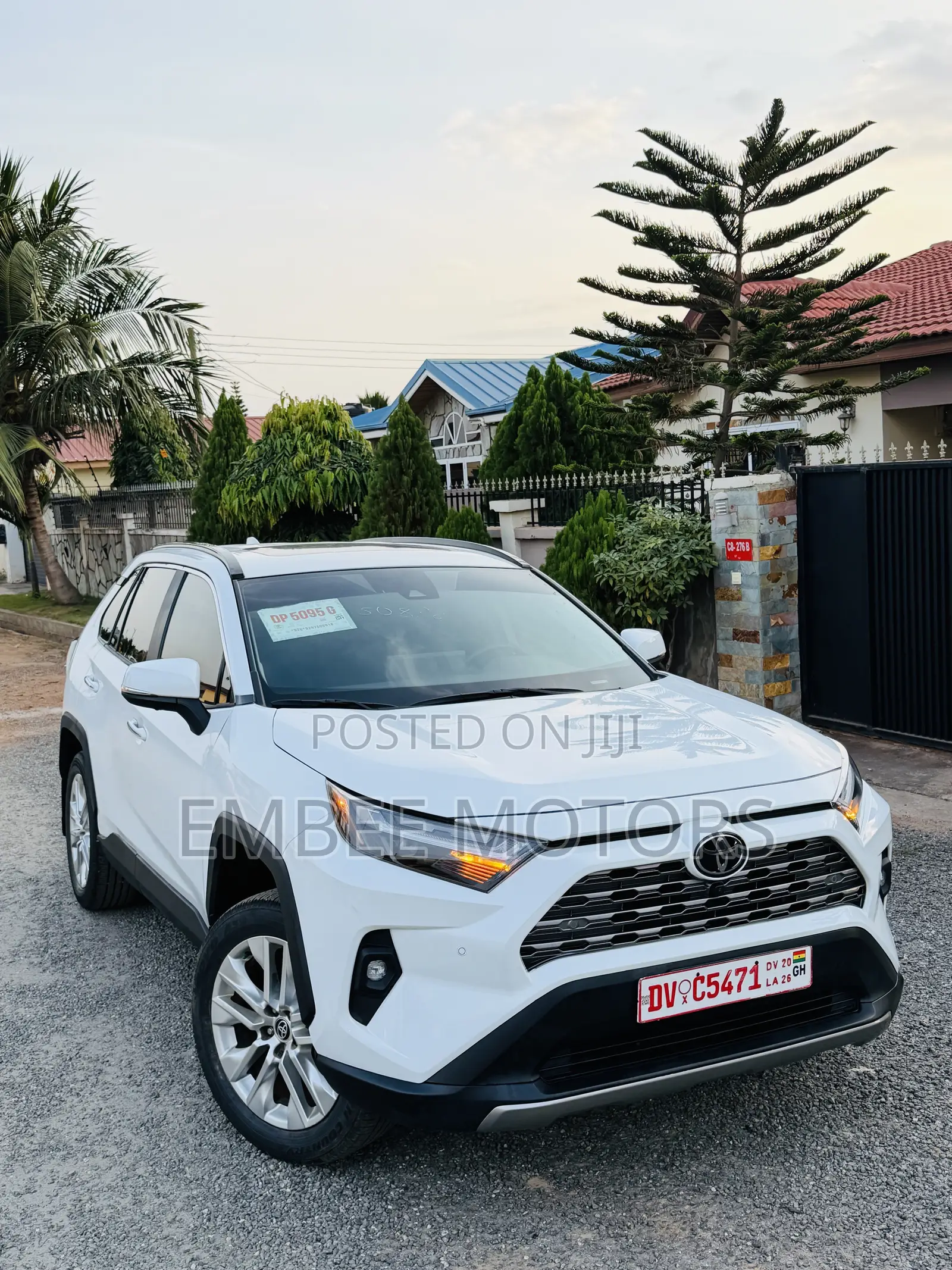 Toyota RAV4 XLE 2025 White