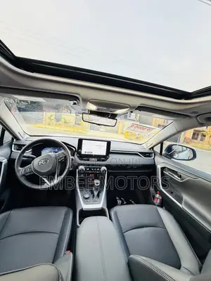 Toyota RAV4 XLE 2025 White