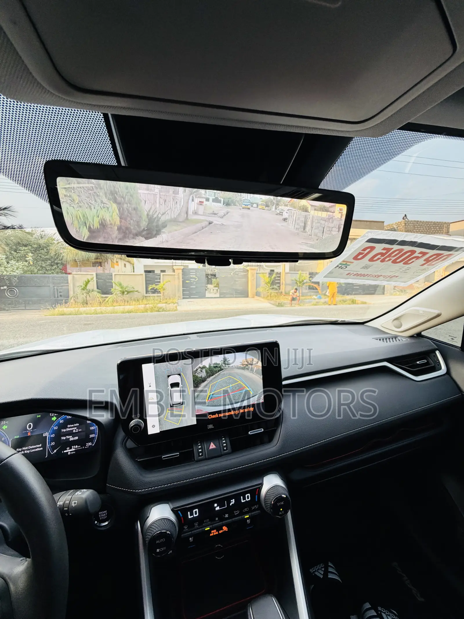 Toyota RAV4 XLE 2025 White