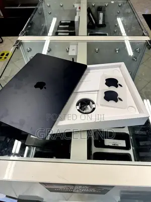 New Laptop Apple MacBook Air 2025 M4 24GB Apple M4 SSD 256GB