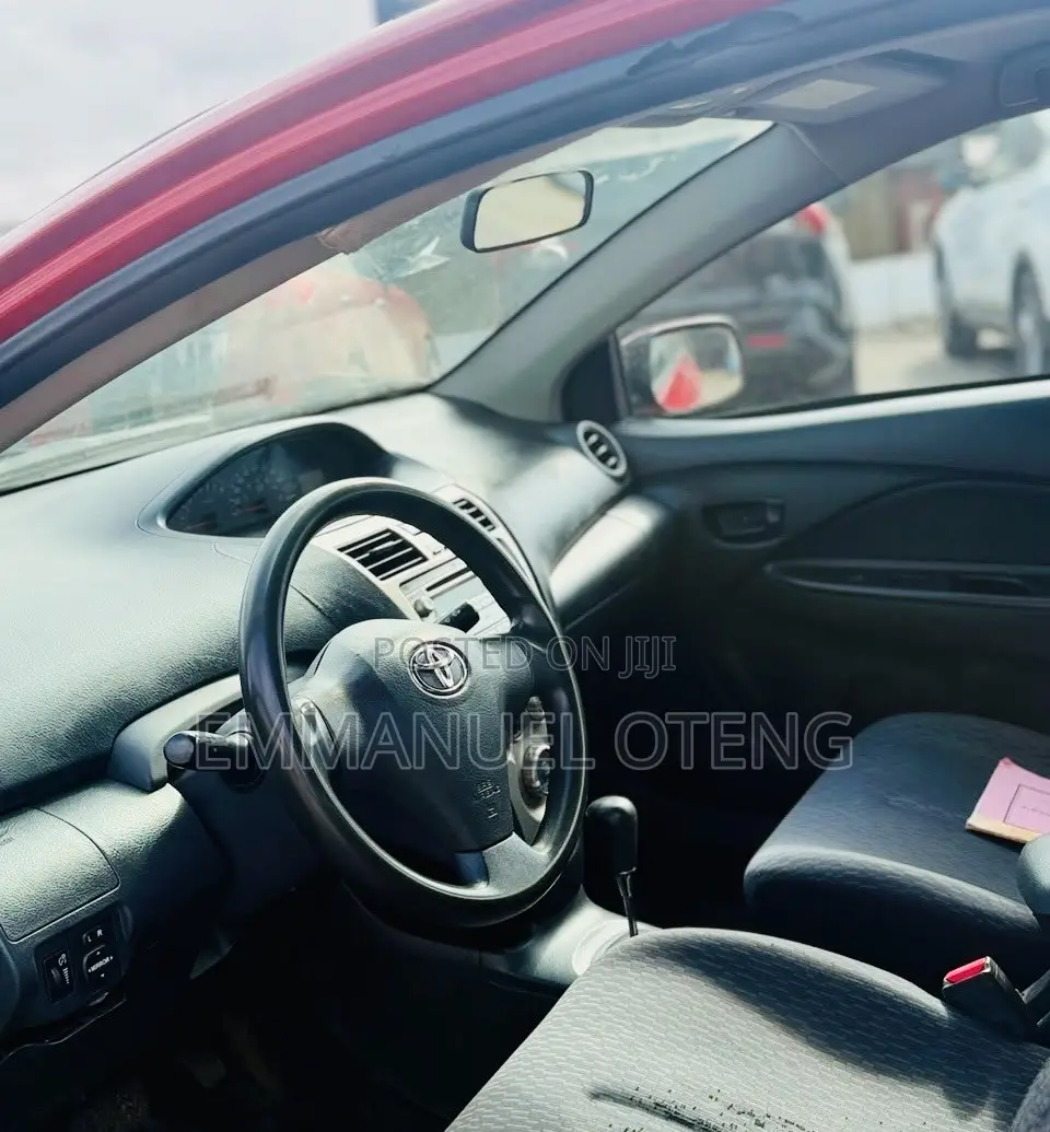 Toyota Yaris 2012 Red