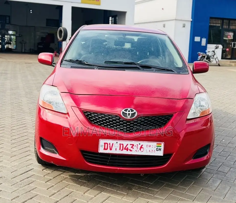 Toyota Yaris 2012 Red