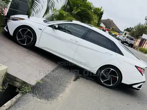 Hyundai Elantra 2021 White
