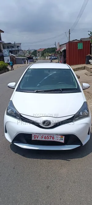 Toyota Vitz 2015 White