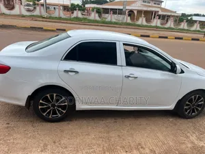 Toyota Corolla LE 4dr Sedan (1.8L 4cyl 4A) 2010 White