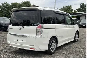 Honda Stepwgn 2012 White