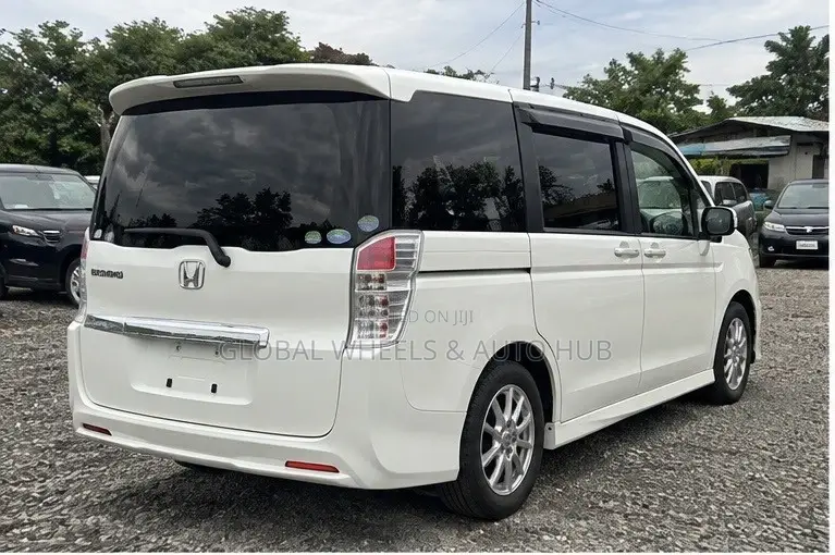 Honda Stepwgn 2012 White