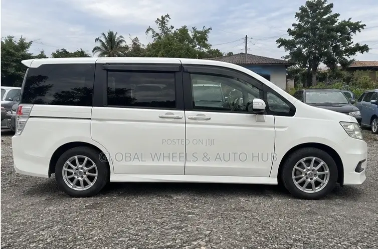 Honda Stepwgn 2012 White