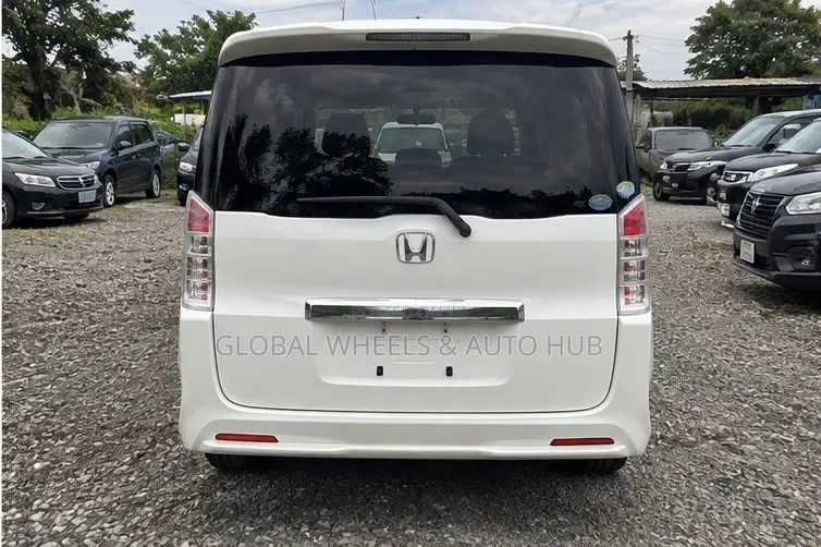 Honda Stepwgn 2012 White