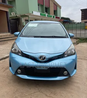 Toyota Vitz 1.3 AWD 5dr 2016 Blue