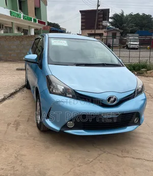 Toyota Vitz 1.3 AWD 5dr 2016 Blue