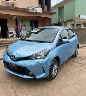 Toyota Vitz 1.3 AWD 5dr 2016 Blue